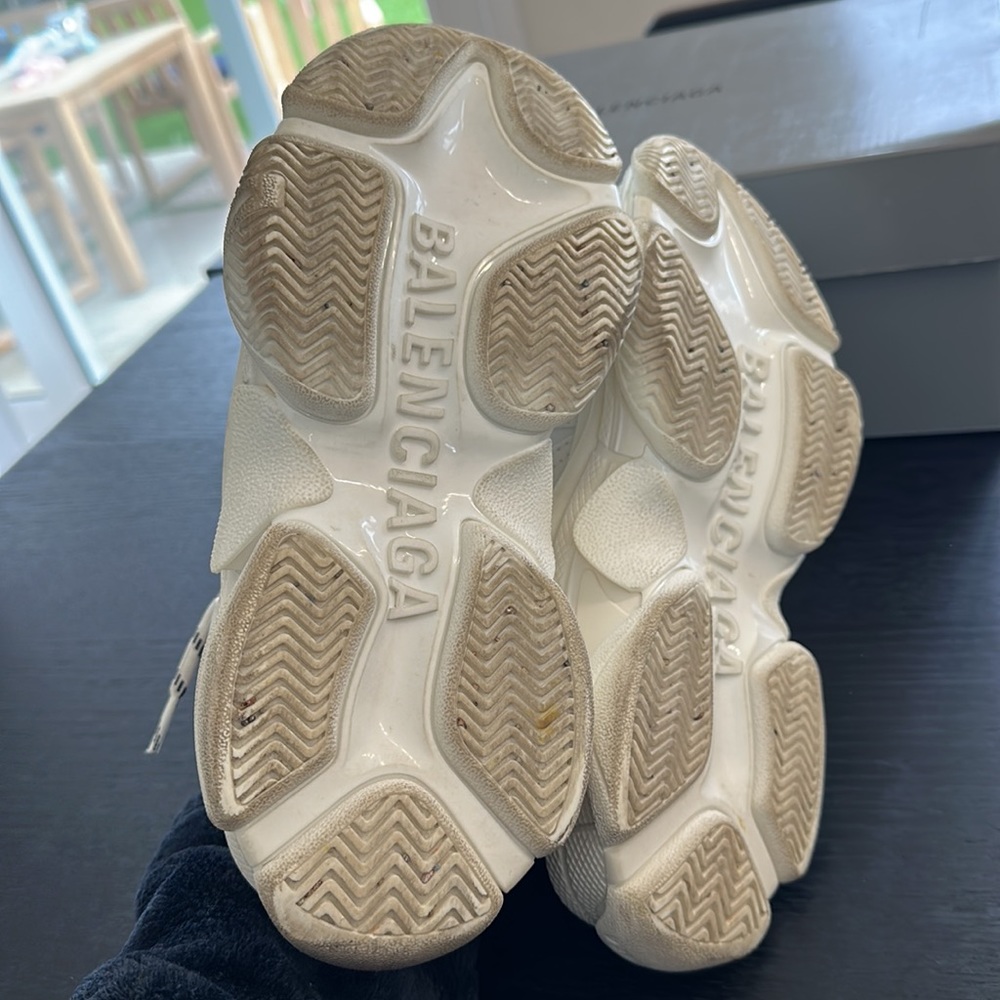 WOMEN'S TRIPLE S SNEAKER ALLOVER LOGO IN WHITE/BLACK - Picture 8 of 10